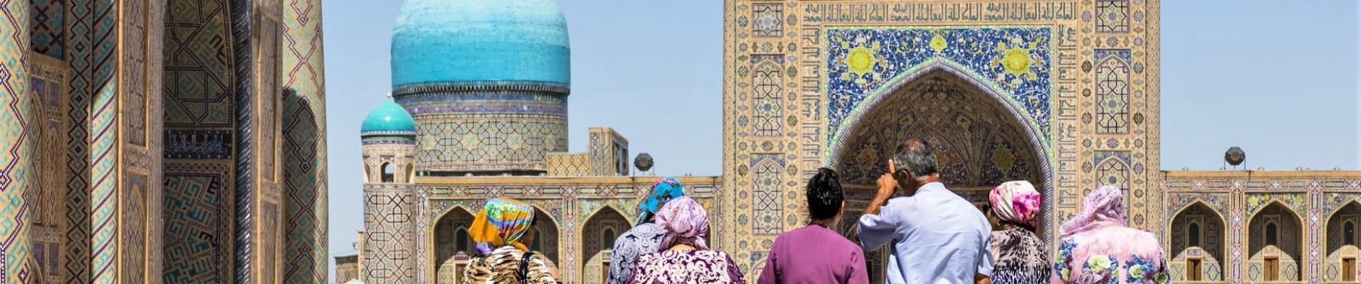 Visiteurs au Registan, Ouzbékistan