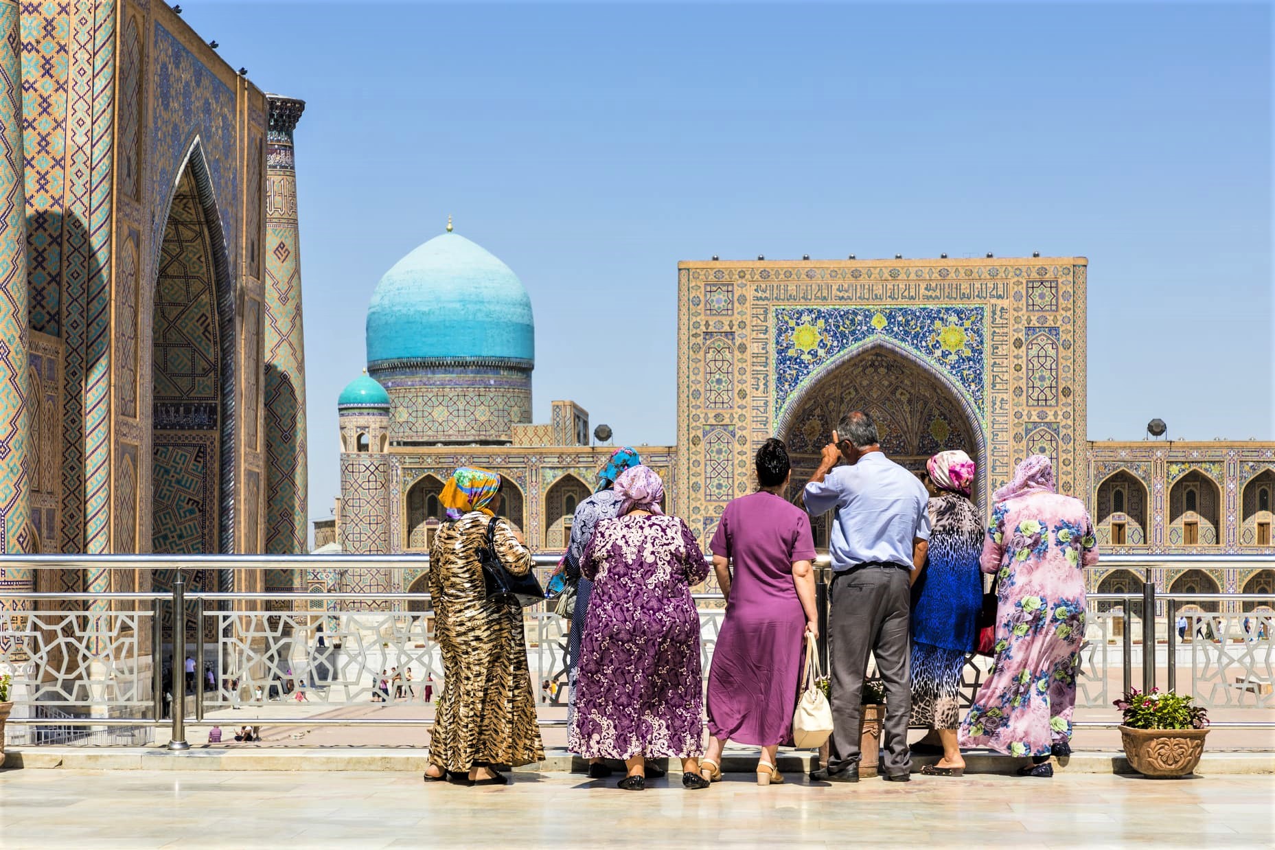 Visiteurs au Registan, Ouzbékistan
