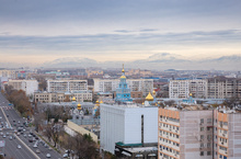 Vue de Tachkent, entourée de montagnes